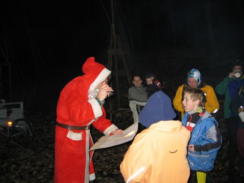  Der Nikolaus liest vor...